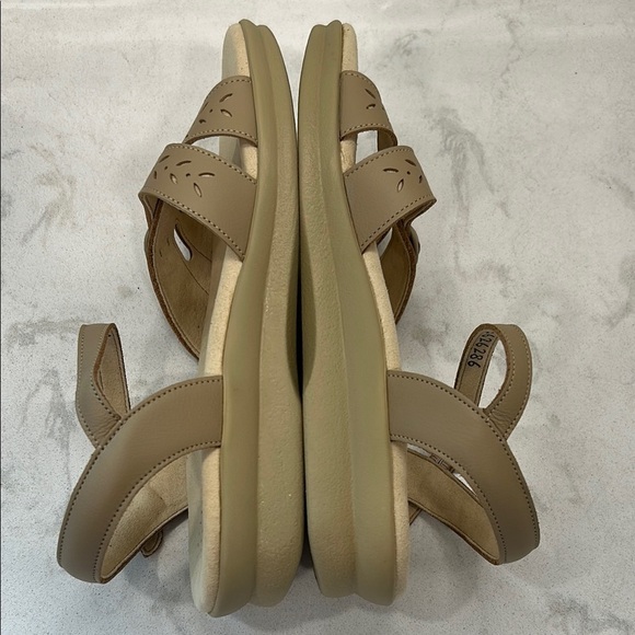 SAS Duo Natural Tan Sandals with Cushioned Footbed and Adjustable Straps 6W - Picture 10 of 16